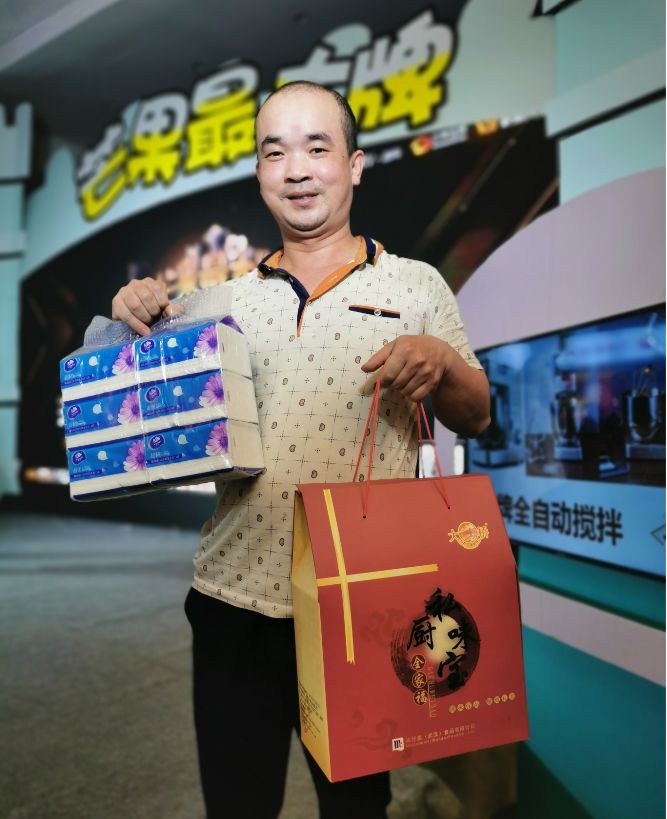 我来告诉你“跑得快怎样能拿到好牌	”附开挂脚本详细步骤-第2张图片