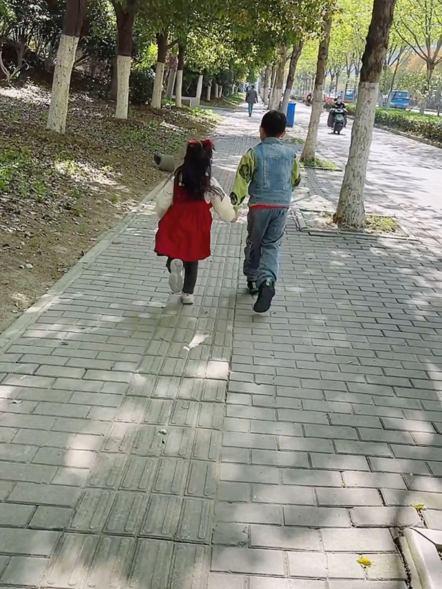 教程分享“牵手跑的快有挂怎么看的出来	”(确实能开挂)-第2张图片