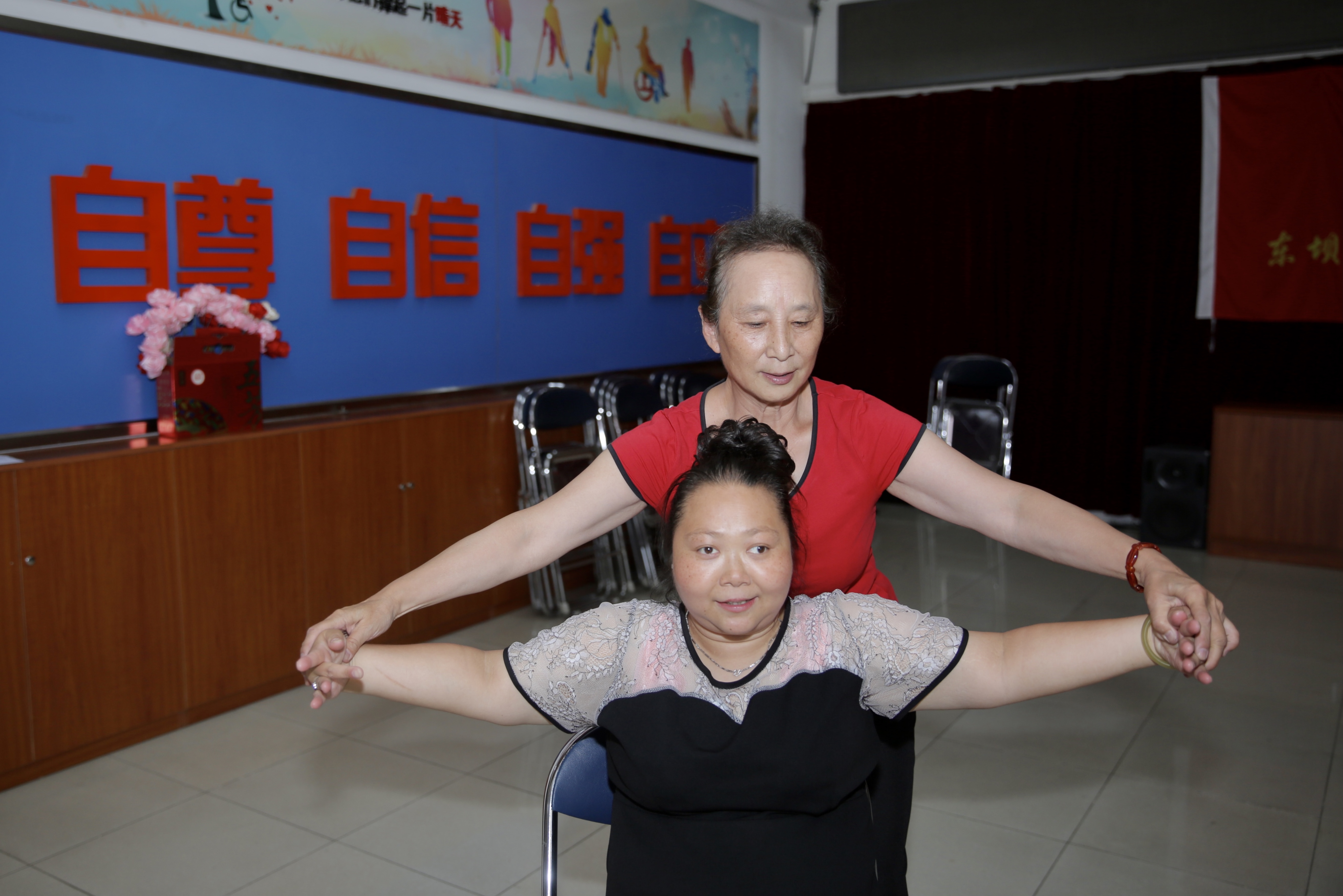 我来教教大家“人生最重要的不是握一手好牌”实际有挂-第2张图片